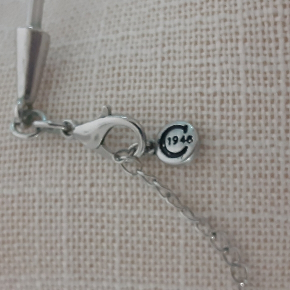 Floral Pendant Silver Tone Circle Necklace (C 1945) - Picture 4 of 6